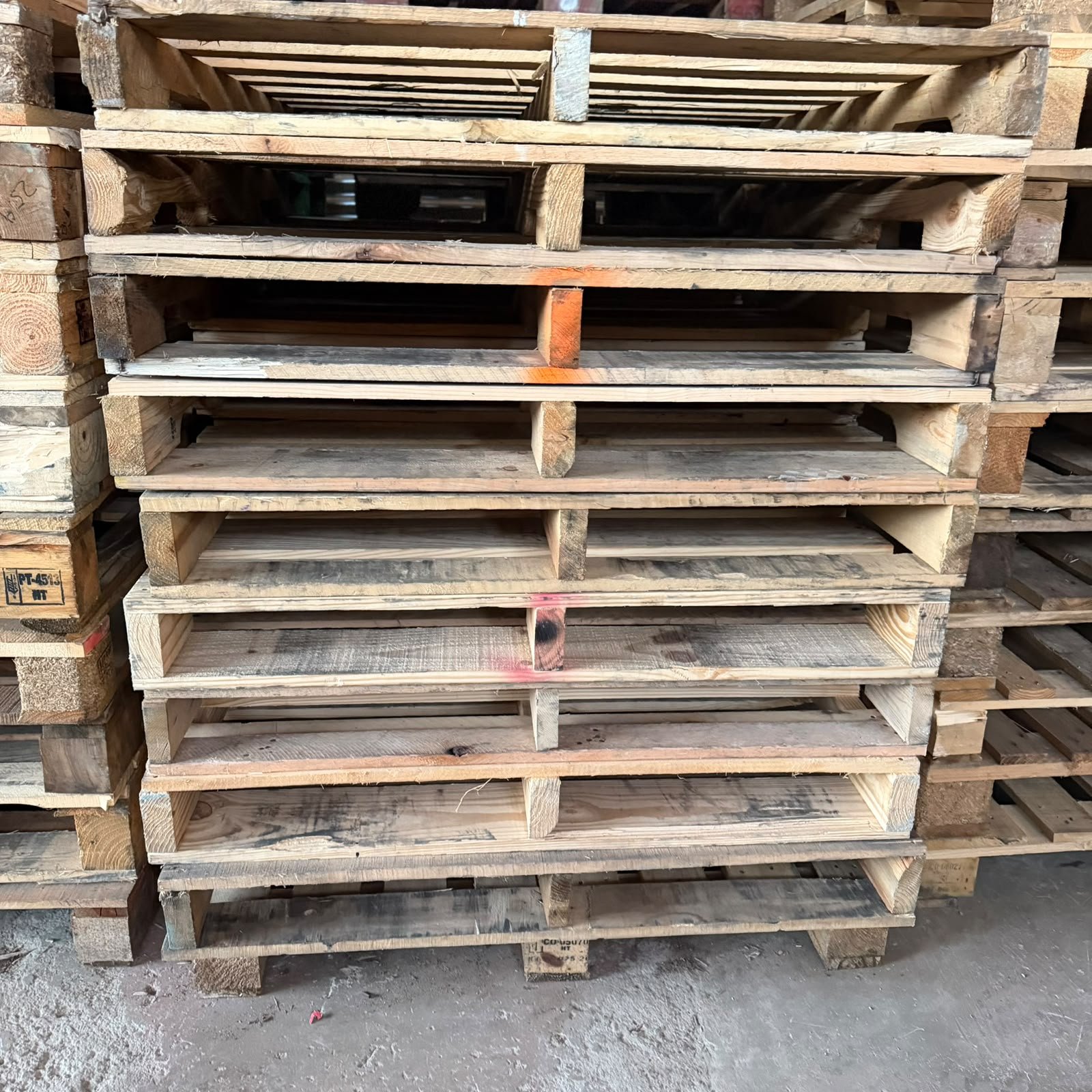 Estibas de madera recuperadas y seleccionadas Jaraba